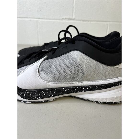 Men\'s 12.5 Nike Zoom Freak 5 Mens Basketball Shoes Black/White DX4985-101 main image 6